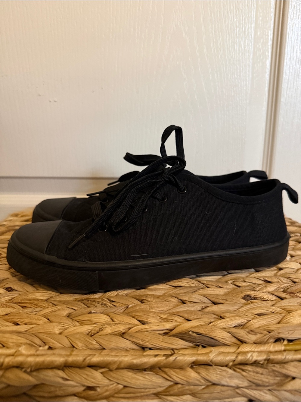 Ardene Black Low-Top Canvas Sneakers Ladies Sz 8